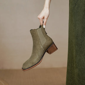 Bota de Couro Suede e Cano Curto Charleroi